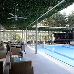 Zeus Lazart Hotel