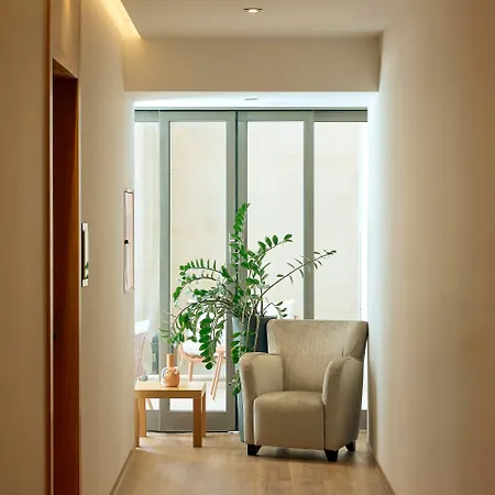 Zeus Lazart Hotel